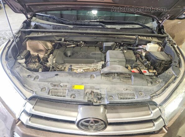 5TDZARFH8JS037852 2018 TOYOTA HIGHLANDER Tan Engine compartment view