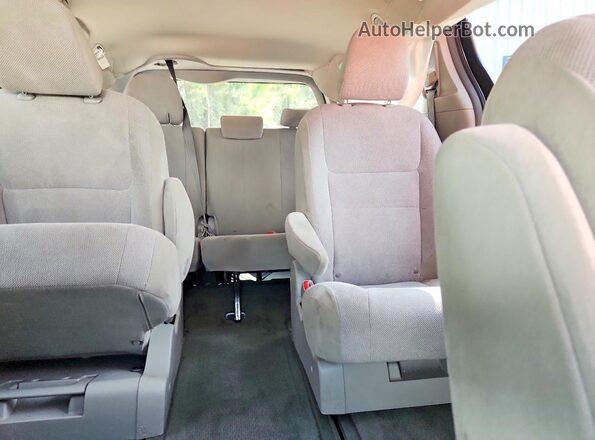 5TDZK3DC8GS695780 2016 TOYOTA SIENNA Silver Rear seats view