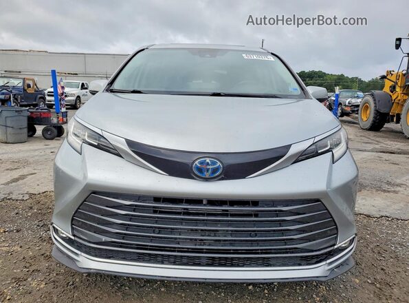 5TDZRKEC7MS005551 2021 TOYOTA SIENNA Silver Դիմացի տեսք
