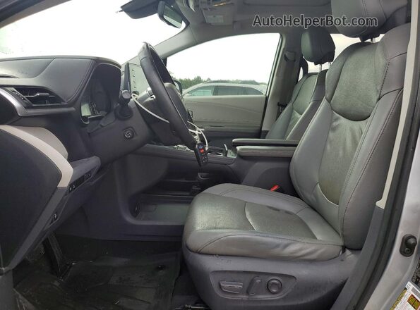 5TDZRKEC7MS005551 2021 TOYOTA SIENNA Silver Սալոնի դիմացի տեսք