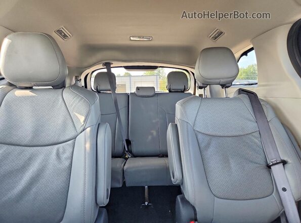 5TDZSKFC8RS118564 2024 TOYOTA SIENNA Black უკანა სავარძლების ხედი