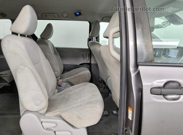 5TDZZ3DC0LS042477 2020 TOYOTA SIENNA Gray Вид задньої частини салону
