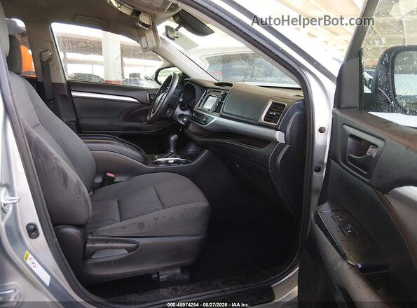 5TDZZRFH3JS236736 2018 TOYOTA HIGHLANDER Серебряный Вид салона спереди