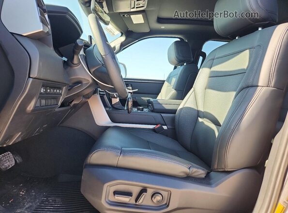 5TFJA5DB5SX328020 2025 TOYOTA TUNDRA Charcoal Widok wnętrza z przodu