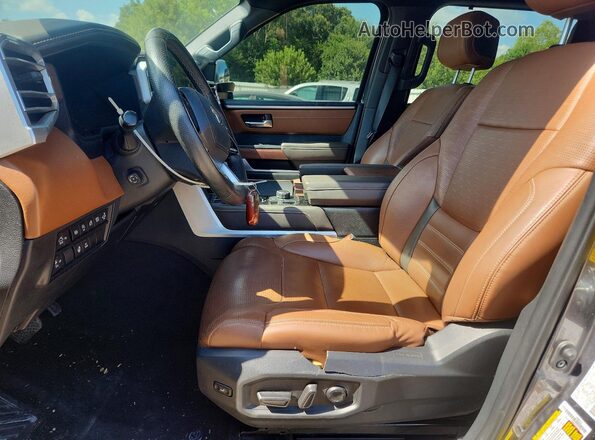 5TFMA5DB9PX120193 2023 TOYOTA TUNDRA Серый Вид салона спереди