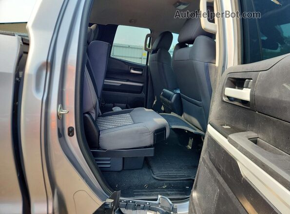 5TFRM5F17KX137066 2019 TOYOTA TUNDRA Silver Widok tylnych siedzeń