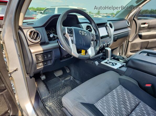 5TFRM5F17KX137066 2019 TOYOTA TUNDRA Silver Widok deski rozdzielczej