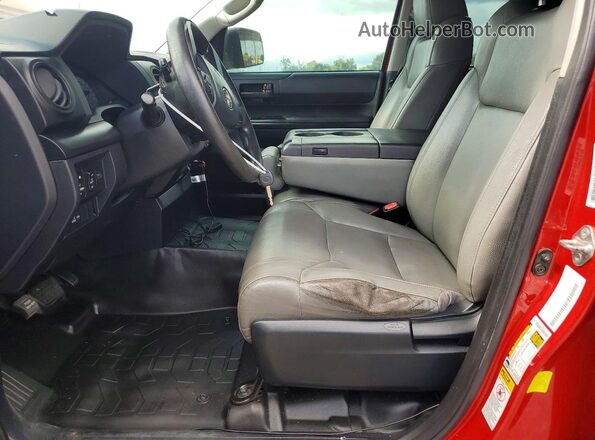 5TFRM5F18HX119992 2017 TOYOTA TUNDRA Бордовый Вид салона спереди