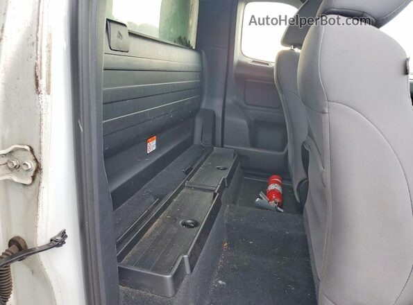 5TFRX5GNXHX094831 2017 TOYOTA TACOMA White Հետևի նստատեղերի տեսք