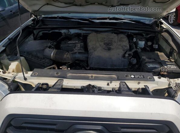 5TFSZ5AN1KX201373 2019 TOYOTA TACOMA White უკანა სალონის ხედი