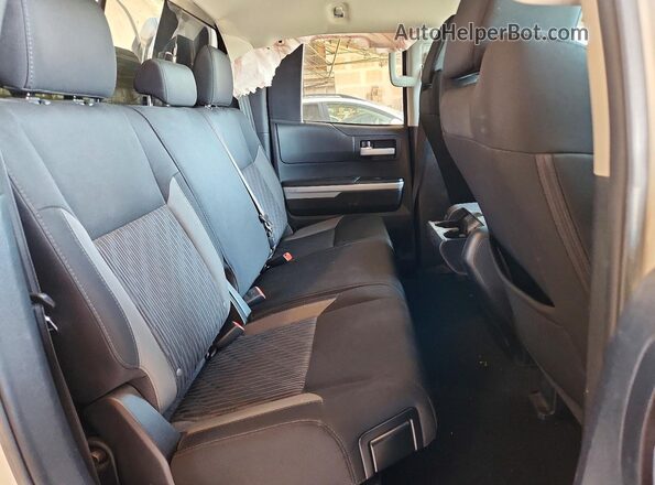 5TFUW5F12HX673534 2017 TOYOTA TUNDRA White Widok tylnych siedzeń