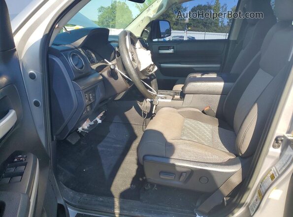 5TFUY5F17HX602095 2017 TOYOTA TUNDRA Silver Widok wnętrza z przodu