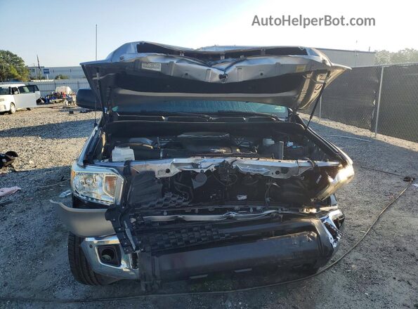 5TFUY5F17HX602095 2017 TOYOTA TUNDRA Silver Widok z przodu