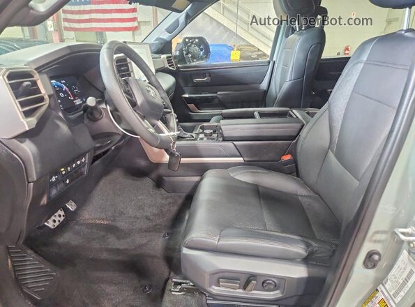 5TFWA5DB9SX306902 2025 TOYOTA TUNDRA Серый Вид салона спереди