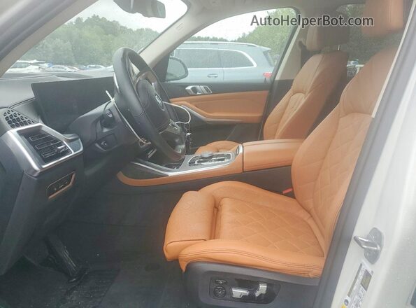 5UX23EM02R9S54386 2024 BMW X7 White Սալոնի դիմացի տեսք