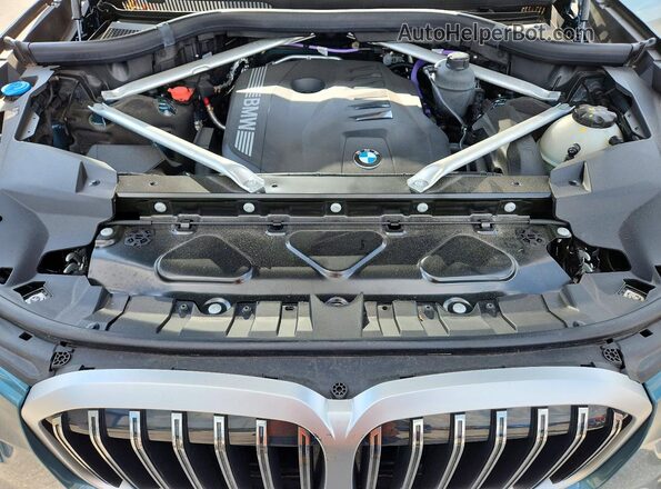 5UX23EM06S9Y17123 2025 BMW X7 Green Շարժիչի բաժամունքի տեսք