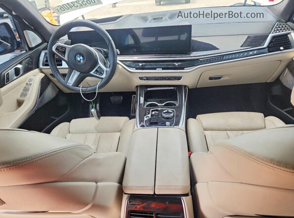 5UX23EM08R9W19296 2024 BMW X7 White Widok deski rozdzielczej