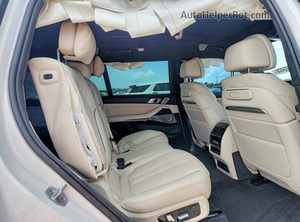 5UX23EM08R9W19296 2024 BMW X7 White Widok wnętrza z tyłu