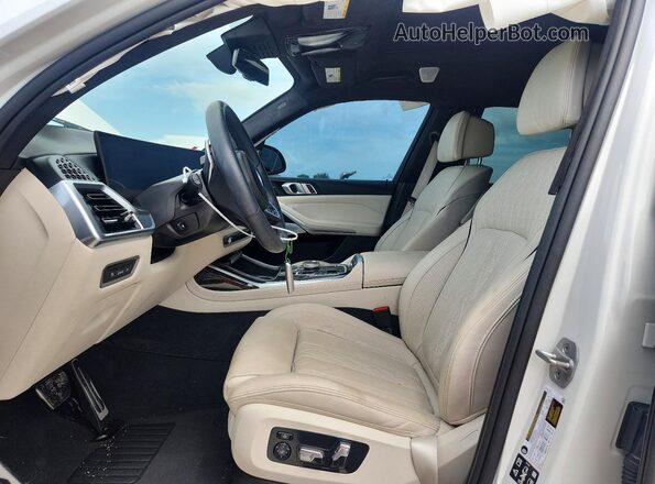 5UX23EM08R9W19296 2024 BMW X7 White Widok wnętrza z przodu