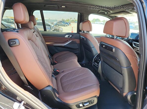 5UX23EM0XR9V13562 2024 BMW X7 Black Вид задньої частини салону