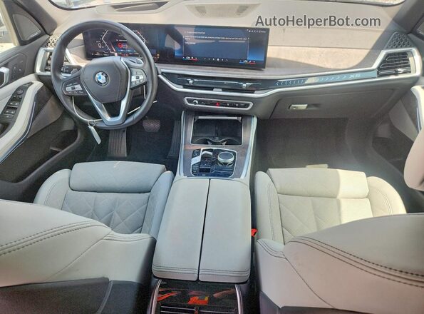 5UX23EU01S9Z42899 2025 BMW X5 Silver Առջևի վահանակի տեսք
