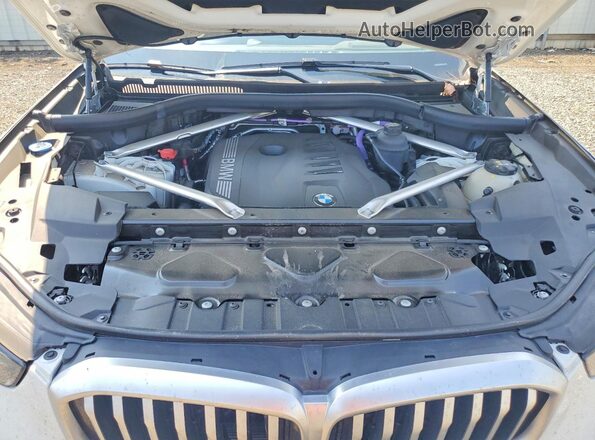 5UX23EU02R9V02653 2024 BMW X5 White Engine compartment view