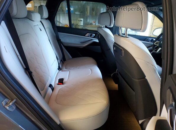 5UX23EU03T9420213 2026 BMW X5 Blue Rear interior view