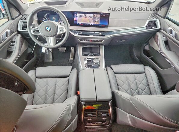 5UX23EU04T9307502 2026 BMW X5 White Vista del salpicadero