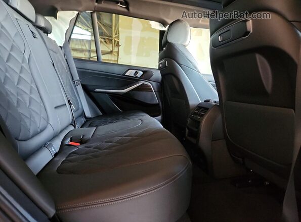5UX23EU08R9T29222 2024 BMW X5 Gray Вид задньої частини салону