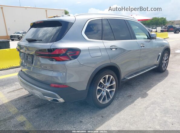 5UX23EU09T9107988 2026 BMW X5 Gray Հետևի աջ