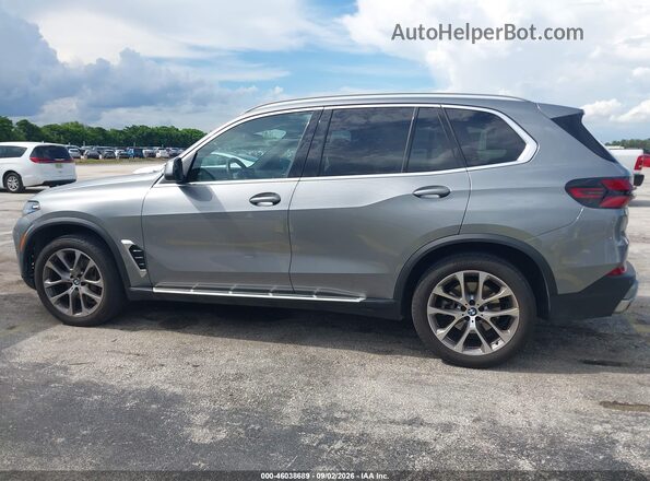 5UX23EU09T9107988 2026 BMW X5 Gray Սալոնի 360 աստիճան տեսք