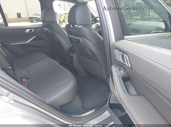 5UX23EU09T9107988 2026 BMW X5 Gray VIN կոդի պիտակի տեսք