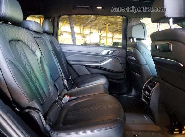 5UX33EM00P9N44403 2023 BMW X7 Black Вид задньої частини салону