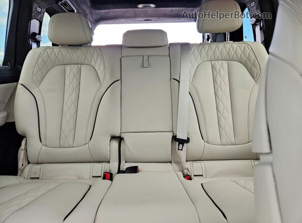5UX33EM01R9T61501 2024 BMW X7 Gray Հետևի նստատեղերի տեսք