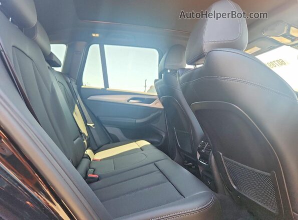 5UX43DP05R9W52674 2024 BMW X3 Black Widok wnętrza z tyłu