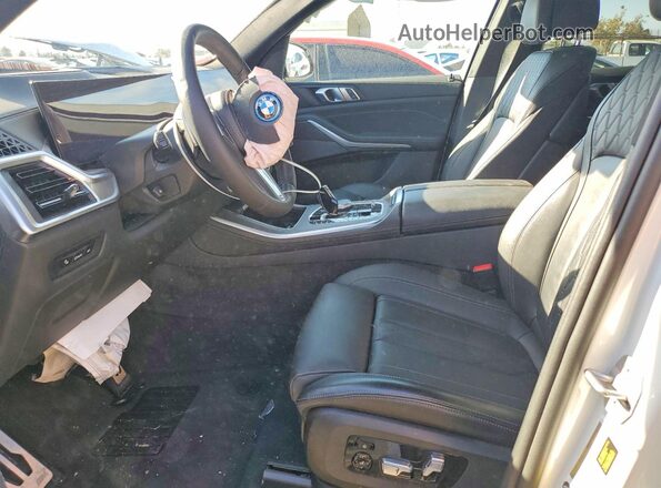 5UX43EU00R9T75538 2024 BMW X5 White Вид салону спереду