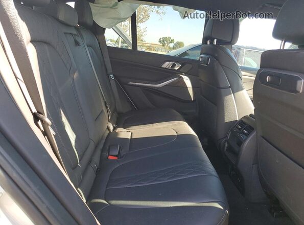 5UX43EU00R9T75538 2024 BMW X5 White Вид задньої частини салону