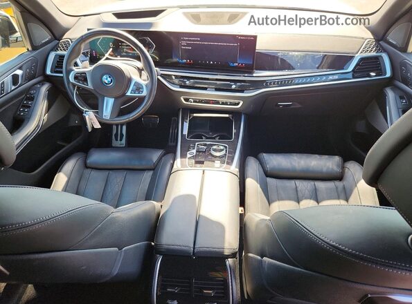 5UX43EU05R9S23870 2024 BMW X5 Gray Widok deski rozdzielczej