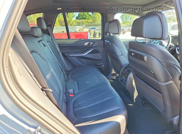 5UX43EU05R9S23870 2024 BMW X5 Gray Widok wnętrza z tyłu