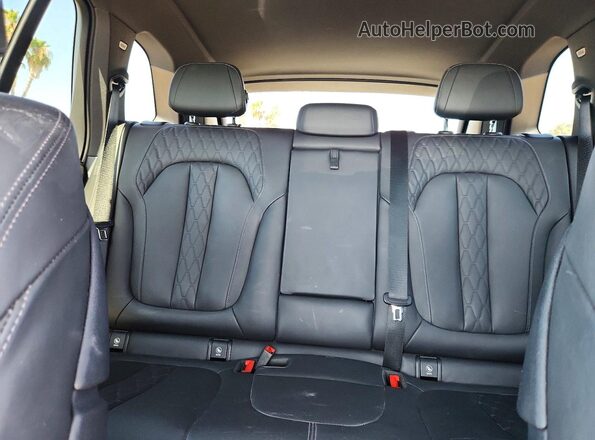 5UX43EU05R9S23870 2024 BMW X5 Gray Widok tylnych siedzeń