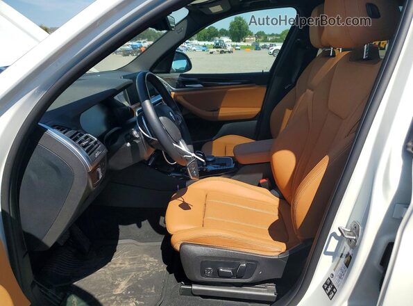 5UX53DP03R9V66350 2024 BMW X3 White Widok wnętrza z przodu