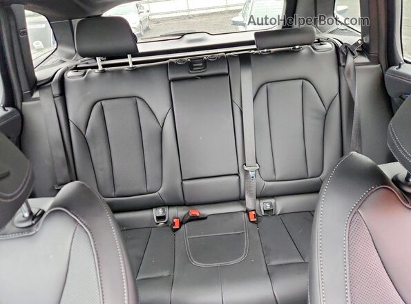 5UX83DP05N9K19111 2022 BMW X3 Black უკანა სავარძლების ხედი