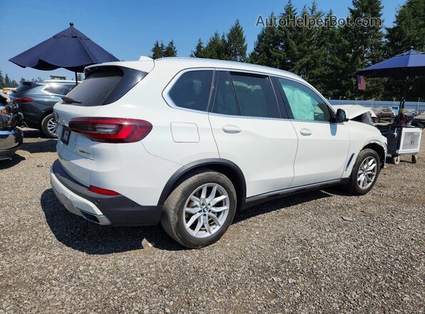 5UXCR6C09L9C14519 2020 BMW X5 White Rear right