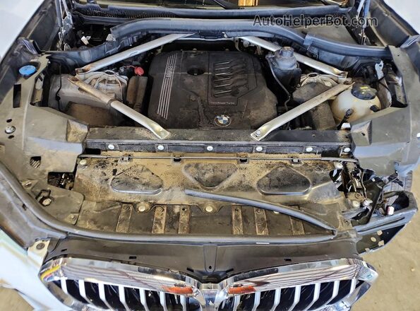 5UXCR6C5XKLL37398 2019 BMW X5 White Widok komory silnika
