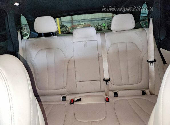 5UXCR6C5XKLL37398 2019 BMW X5 White Widok tylnych siedzeń