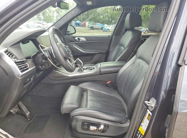 5UXCW2C01N9K38718 2022 BMW X7 Gray Вид салону спереду
