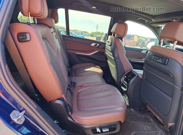 5UXCW2C02L9D35619 2020 BMW X7 Blue Widok wnętrza z tyłu