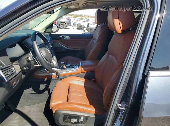 5UXCW2C59KLB43790 2019 BMW X7 Gray Front interior view