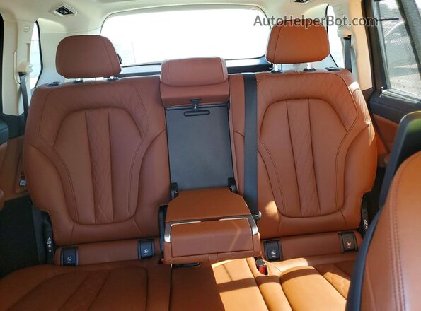 5UXCW2C59KLB43790 2019 BMW X7 Gray Rear seats view