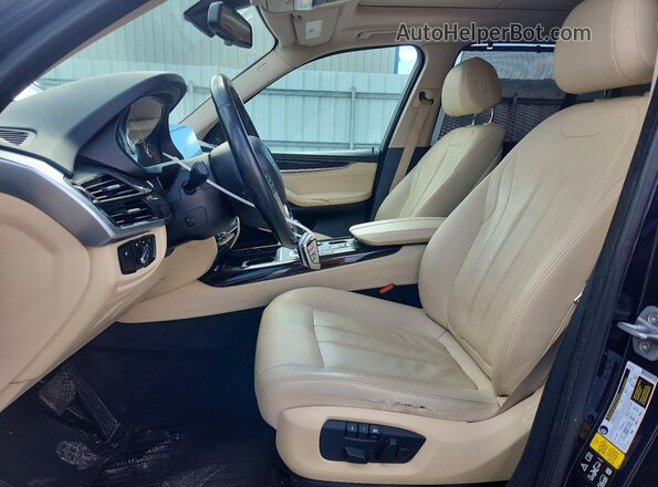 5UXKR0C56G0P33930 2016 BMW X5 Blue Front interior view